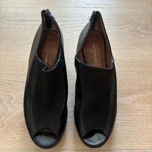 Donald J Pliner Black Leather Peep Toe Wedge Booties Zip Back Size 8.5M